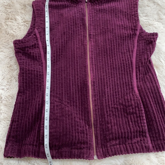 Woolrich Women’s Kinsdale Corduroy Vest in Blackberry/Purple - size small - Picture 10 of 11